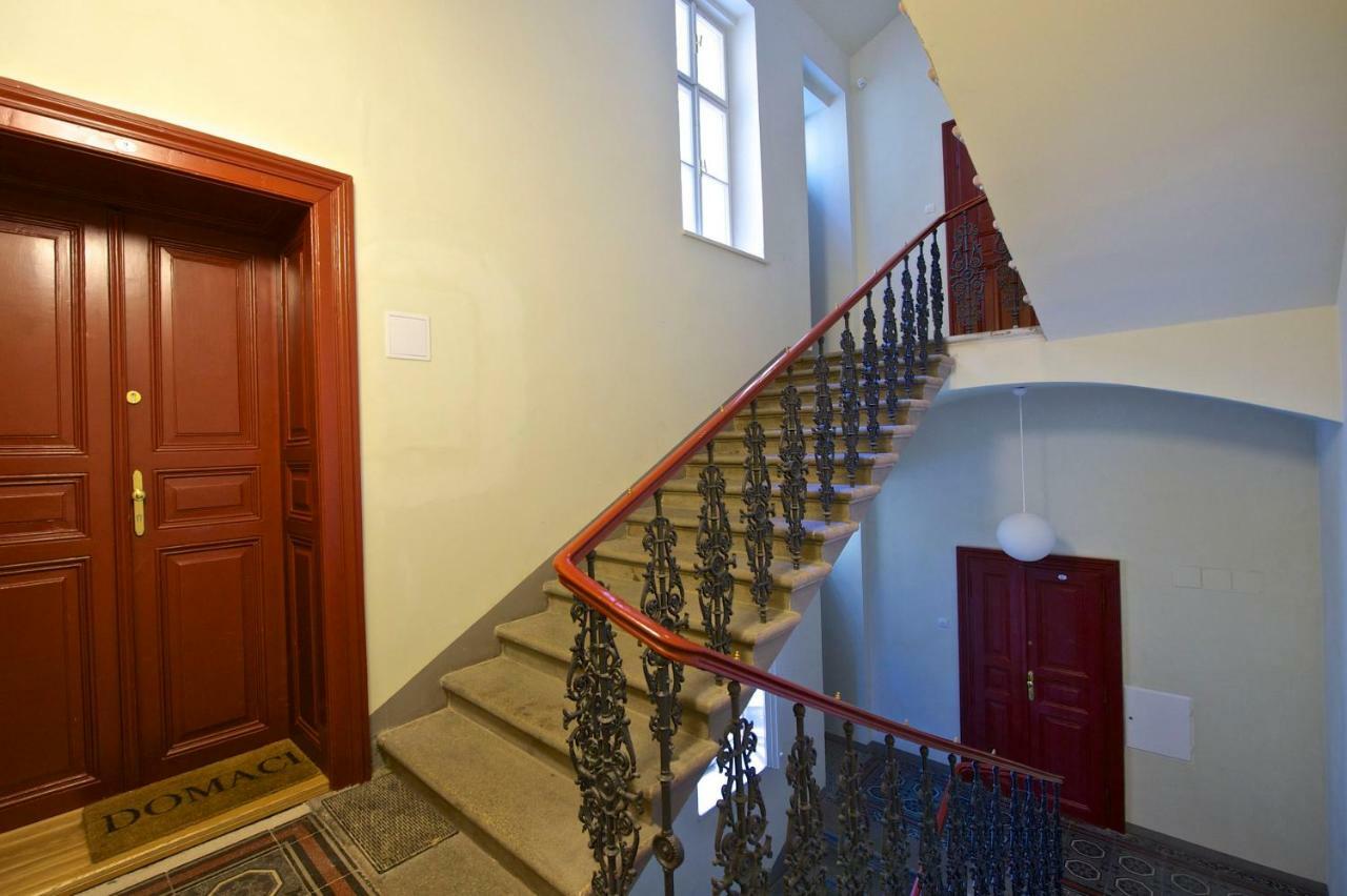 Kafka'S Head Apartment Прага Экстерьер фото