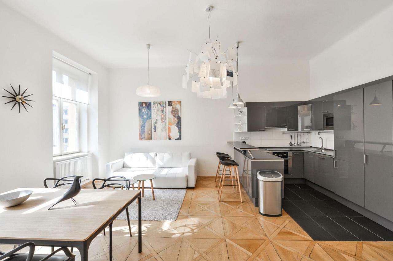 Kafka'S Head Apartment Прага Экстерьер фото