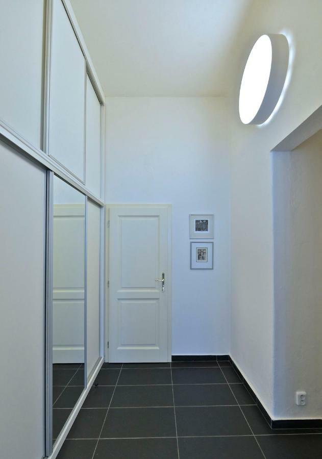 Kafka'S Head Apartment Прага Экстерьер фото