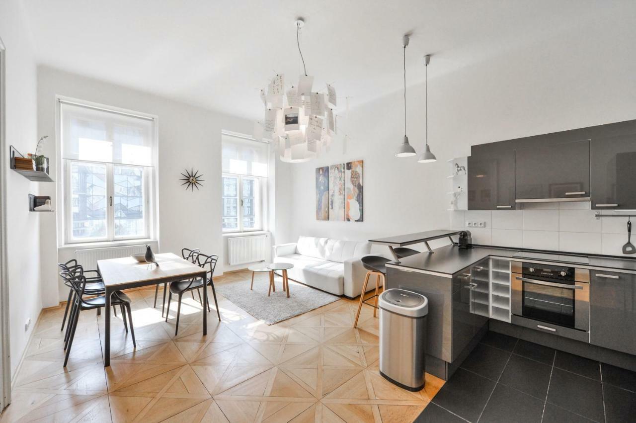 Kafka'S Head Apartment Прага Экстерьер фото